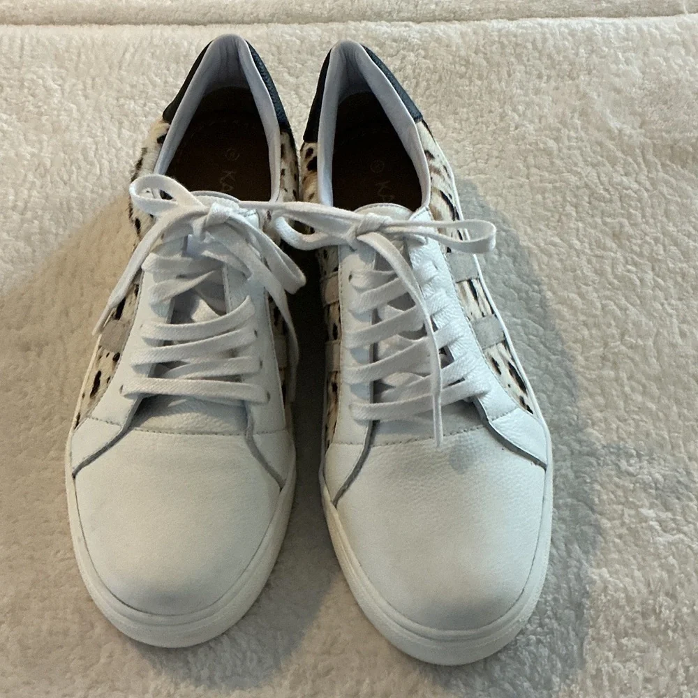 NWOT Kaanas White Leather Sneakers w/ Cheetah Print Fur